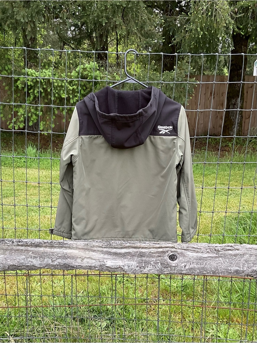 Reebok Youth Hooded Softshell Jacket Green Black Size M 10/12 - Picture 3 of 3